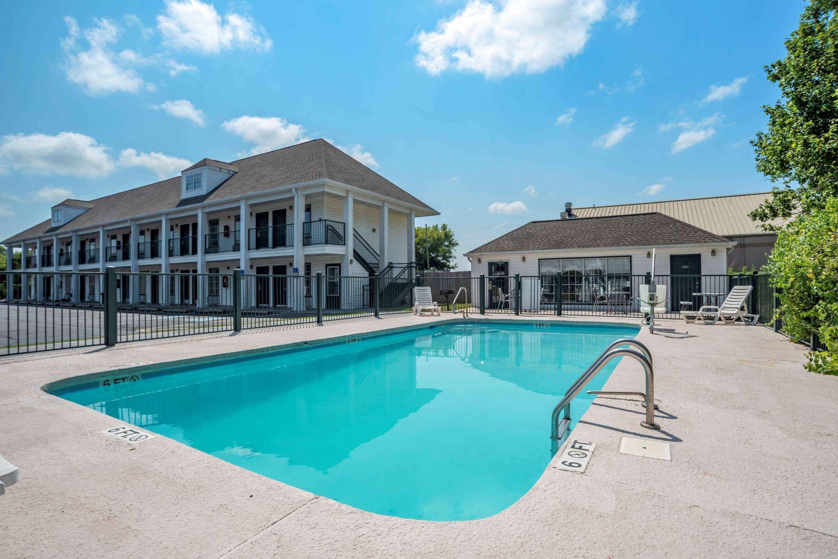 Econo Lodge Tupelo Esterno foto